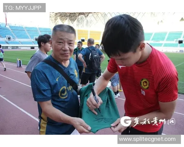 与足球明星亲密接触的时刻如何成功请求他们的签名与合影 与足球明星亲密接触的时刻如何成功请求他们的签名与合影